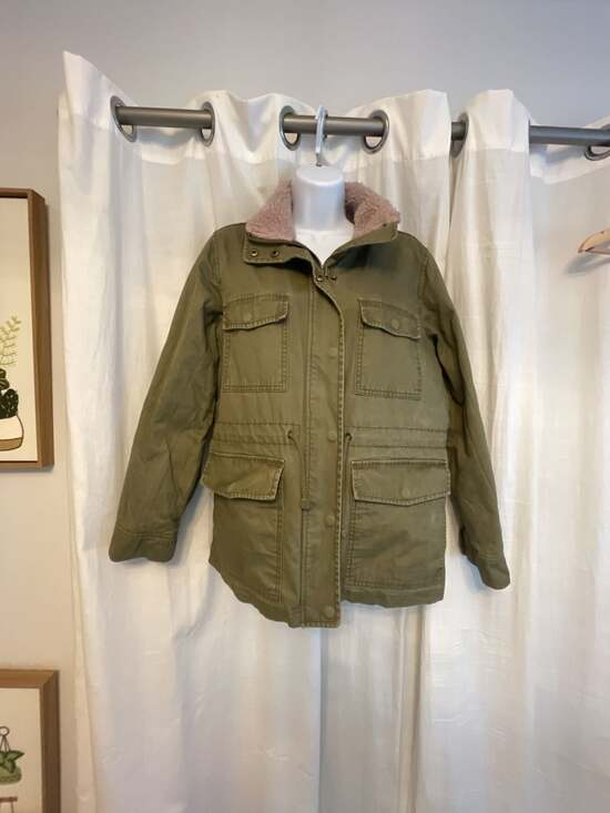 Madewell Jackets & Blazers - Madewell Sherpa-Trimmed Surplus Field Jacket in Olive
Utility
Med
Drawstring